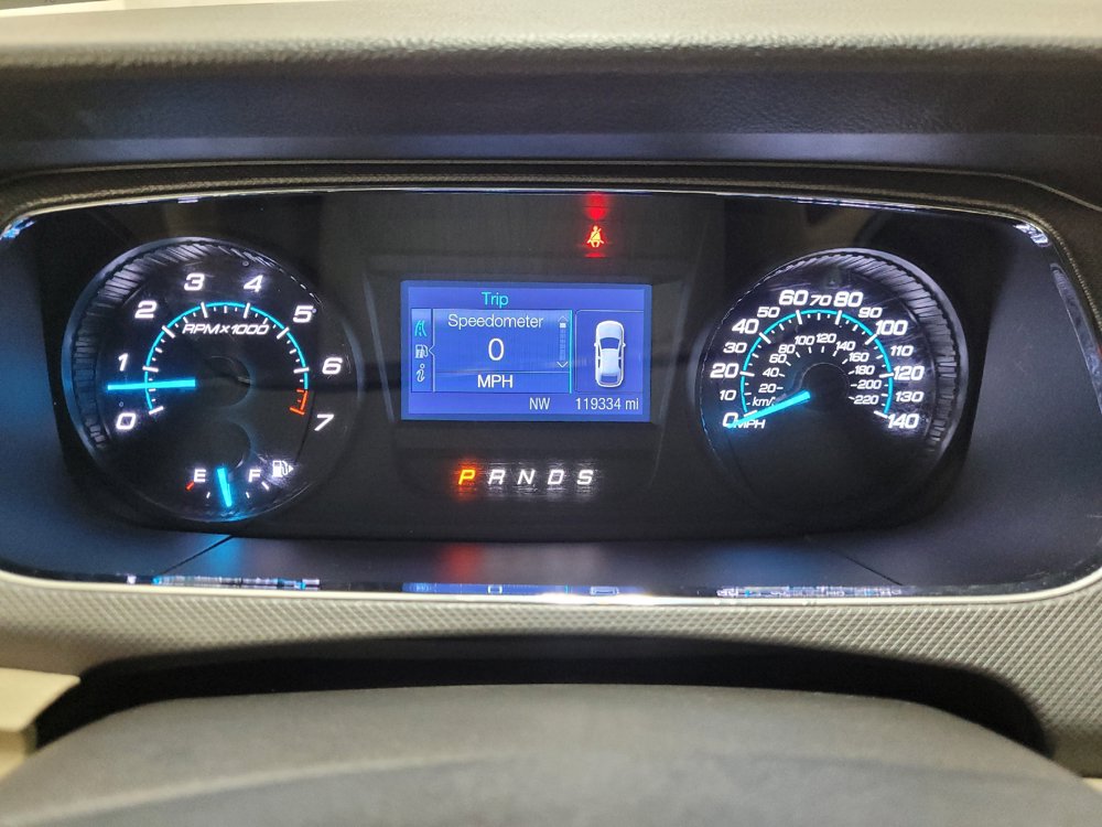 Used 2017 Ford Taurus SE FWD image 23