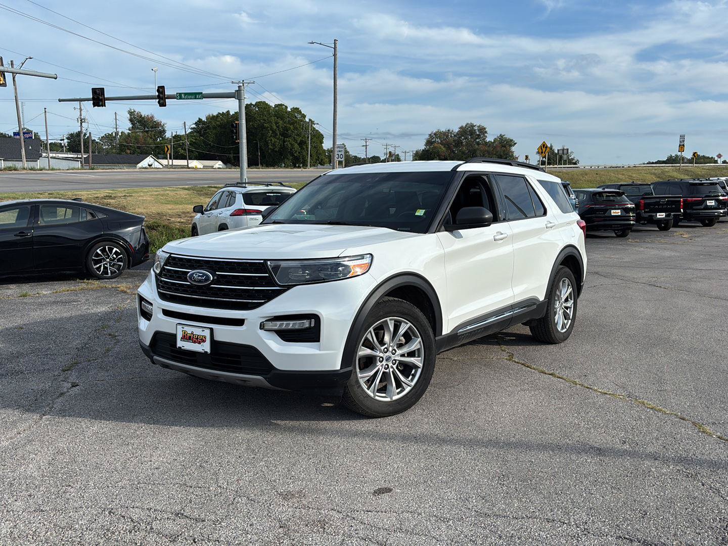 Used 2021 Ford Explorer XLT w/ Equipment Group 202A AWD/4WD image 1