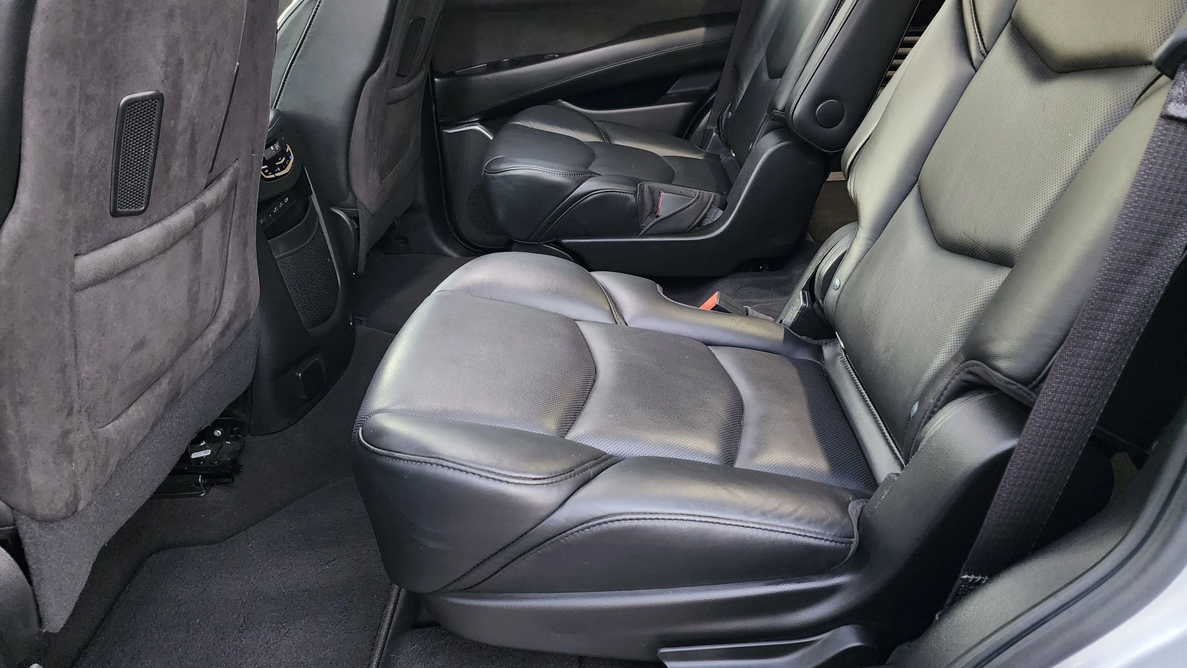 Used 2020 Cadillac Escalade Platinum image 15