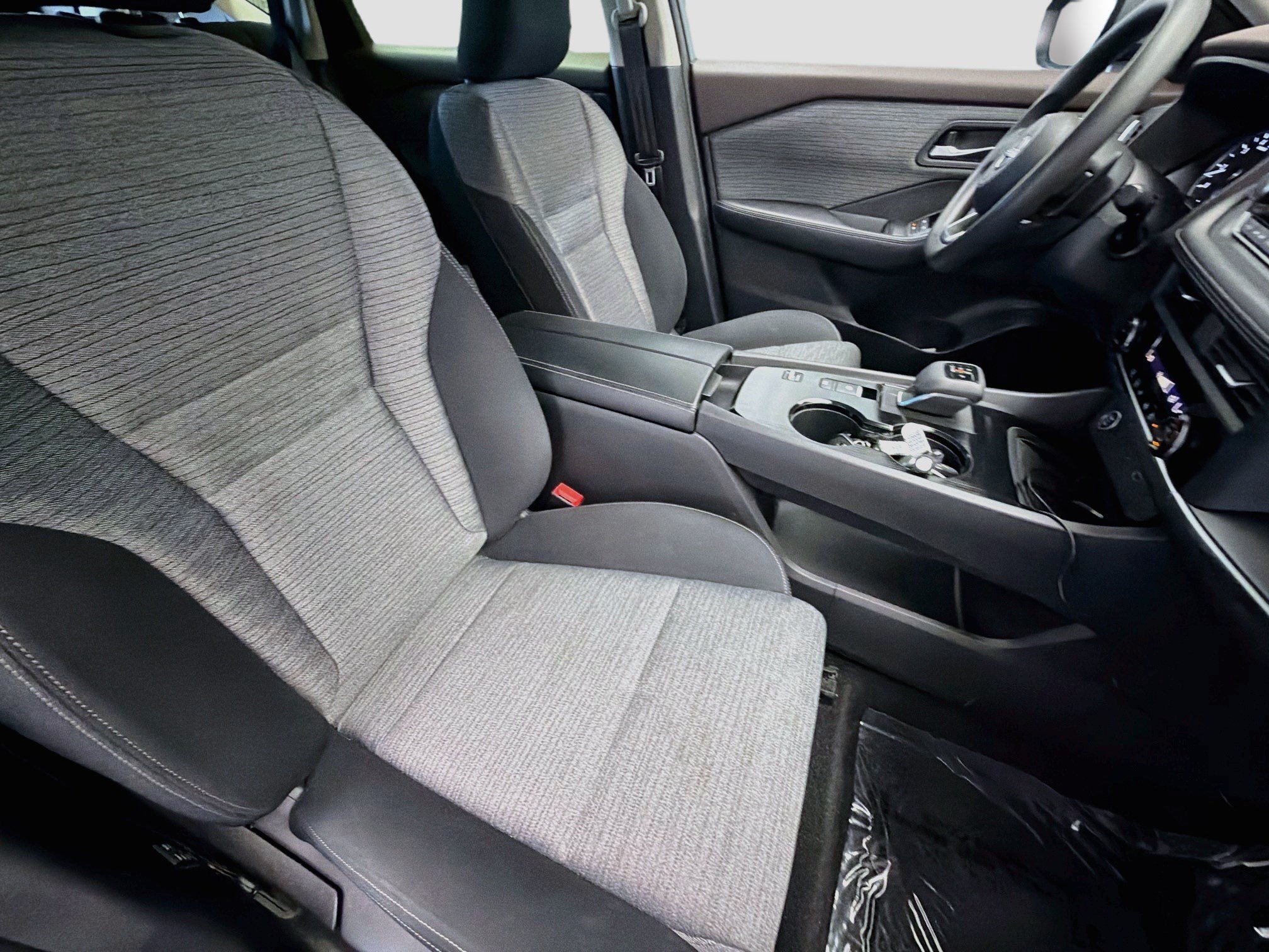 Used 2023 Nissan Rogue SV FWD image 15