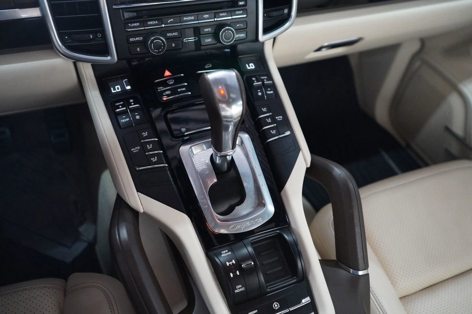Used 2015 Porsche Cayenne S AWD/4WD image 10