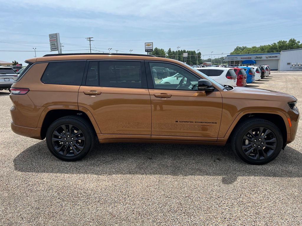 New 2026 Jeep Grand Cherokee L Limited AWD/4WD image 4