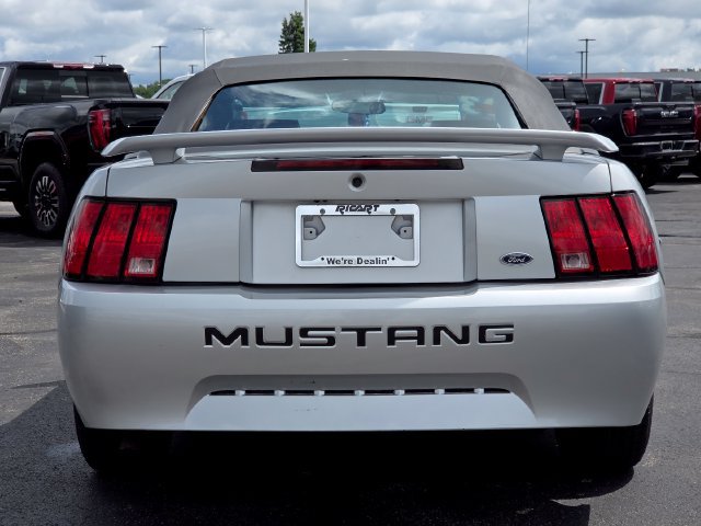 Used 2003 Ford Mustang Convertible RWD image 9