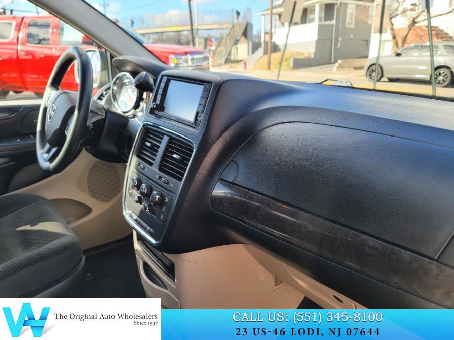 Used 2019 Dodge Grand Caravan SE w/ UConnect Hands-Free Group image 16