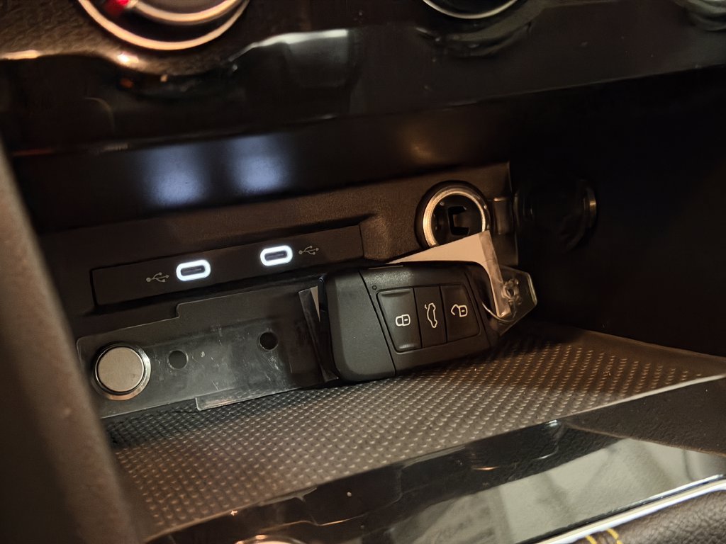 New 2027 Volkswagen Taos Sport AWD/4WD image 18