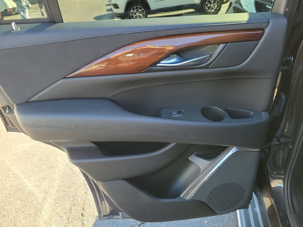 Used 2016 Cadillac Escalade Luxury AWD/4WD image 22