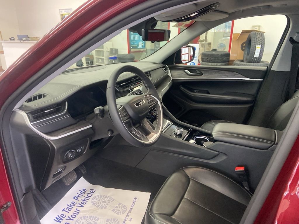Certified 2023 Jeep Grand Cherokee L Limited w/ Luxury Tech Group II AWD/4WD image 7