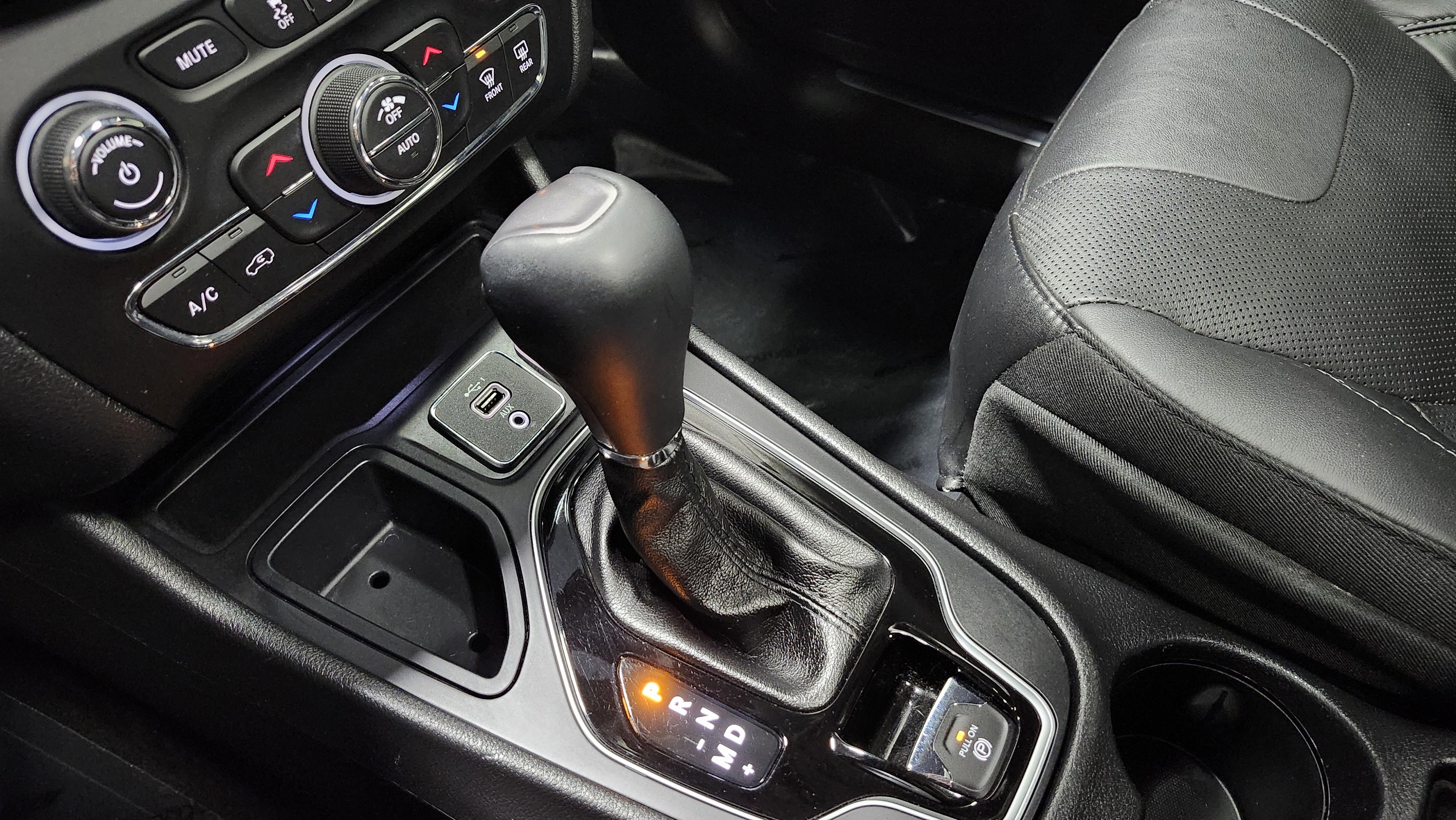 Used 2020 Jeep Cherokee Limited image 35