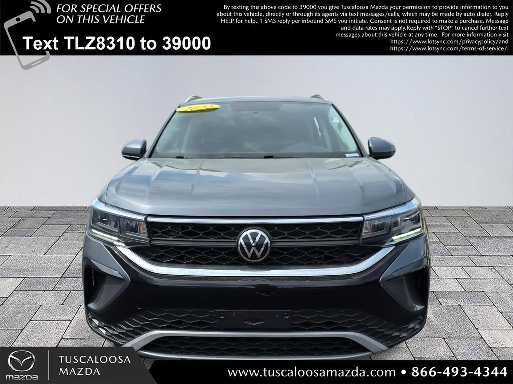 Used 2022 Volkswagen Taos SE w/ Panoramic Sunroof Package image 2