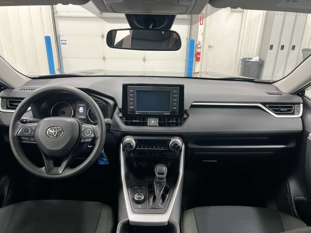 Used 2021 Toyota RAV4 LE AWD/4WD image 10