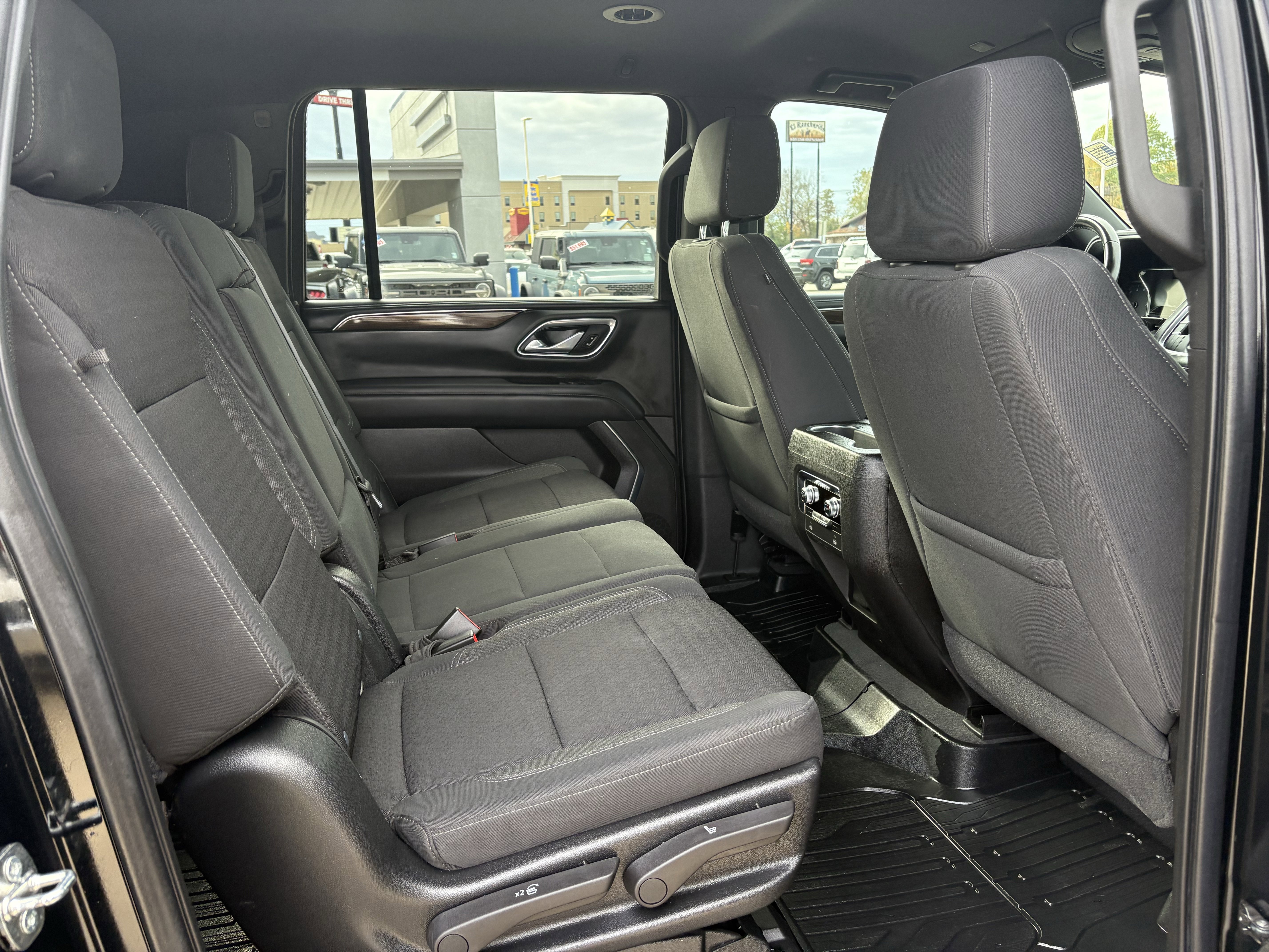 Used 2021 GMC Yukon XL SLE image 8