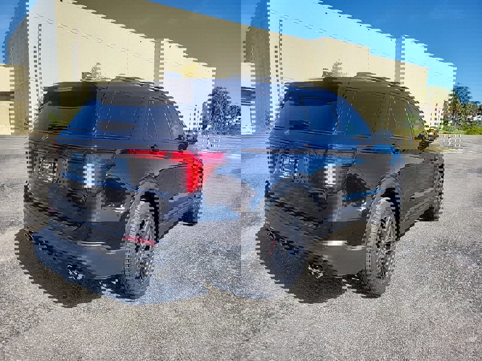 Used 2025 Ford Explorer ST image 6