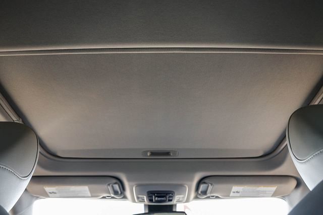 Used 2022 Toyota Camry XSE w/ Navigation Upgrade Package image 19