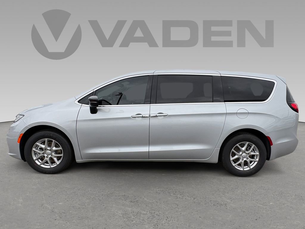 New 2026 Chrysler Pacifica Select image 5