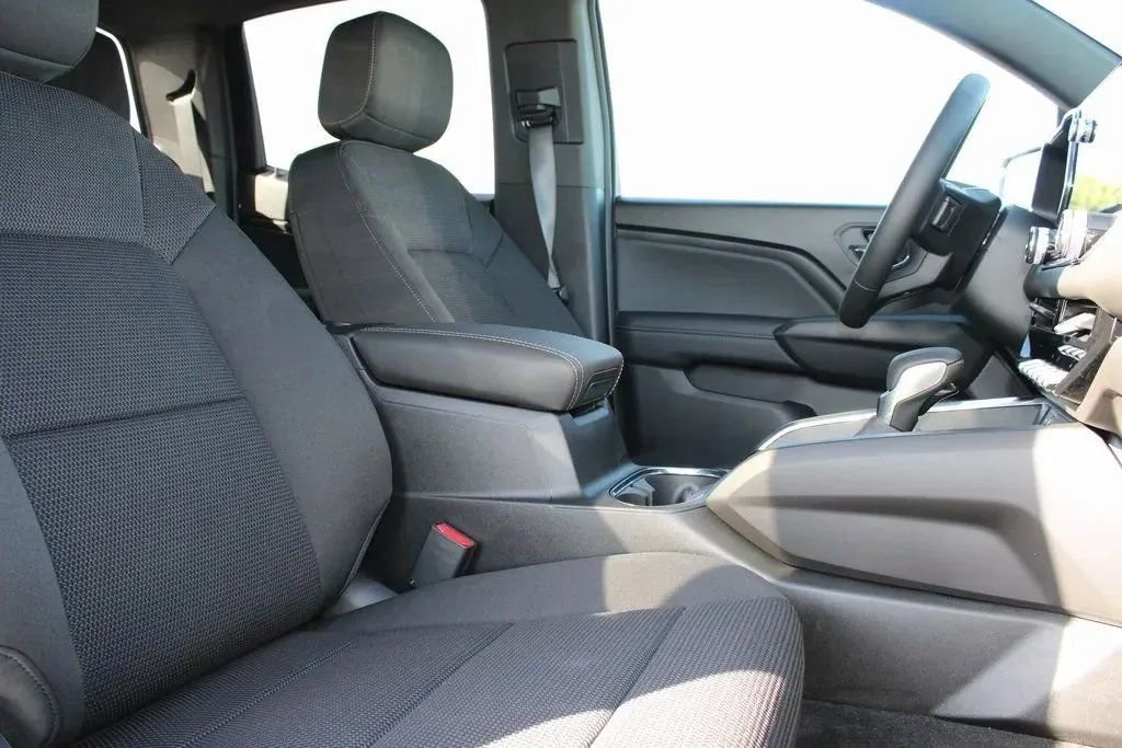 New 2026 GMC Canyon Elevation w/ LPO, Black Badging Package image 18