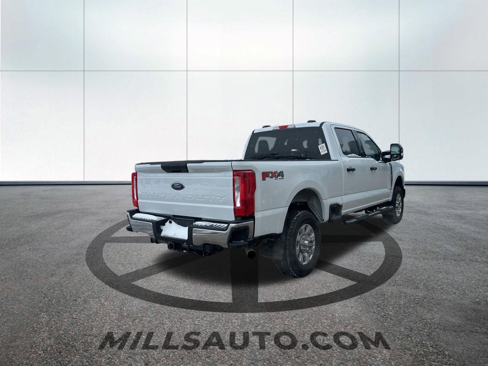 Used 2024 Ford F350 XLT w/ FX4 Off-Road Package image 5