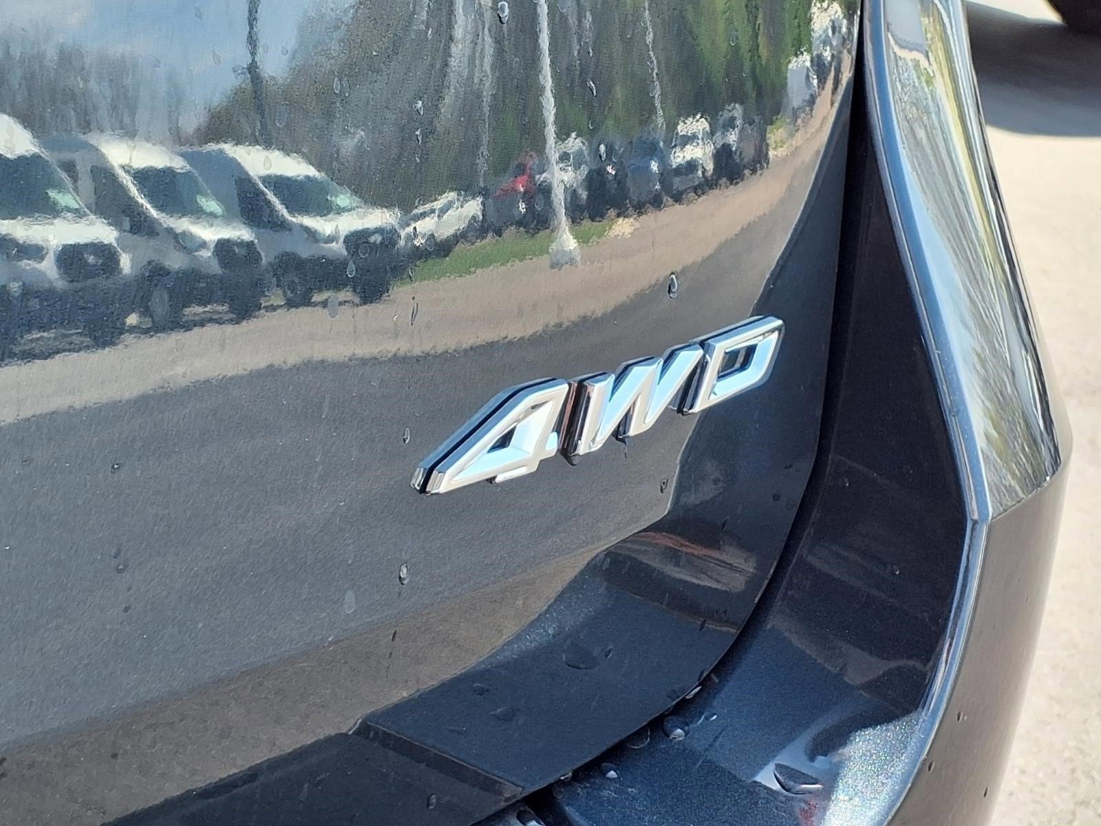 Used 2024 Ford Explorer XLT w/ Equipment Group 202A AWD/4WD image 9