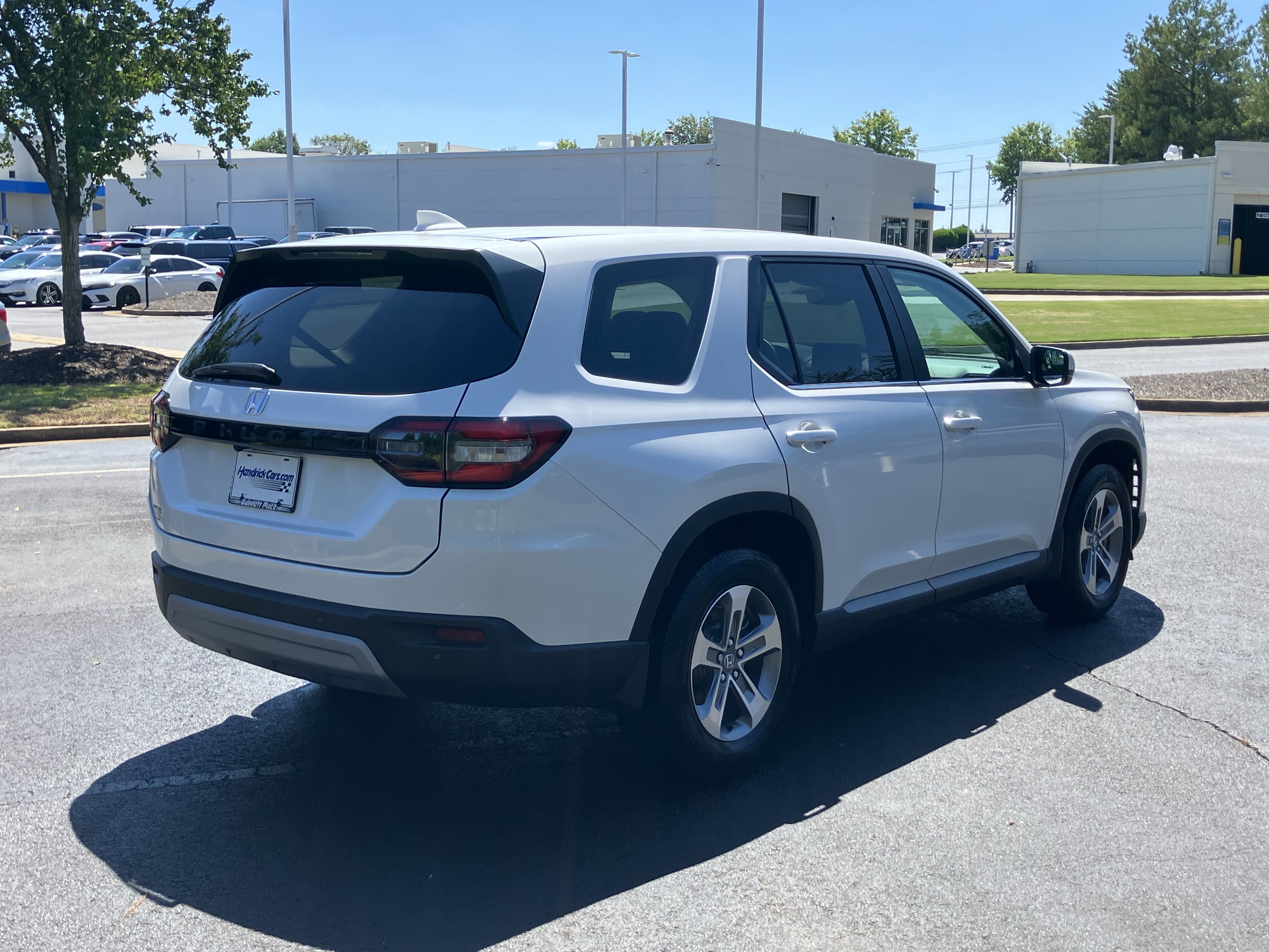 Used 2025 Honda Pilot EX-L image 10