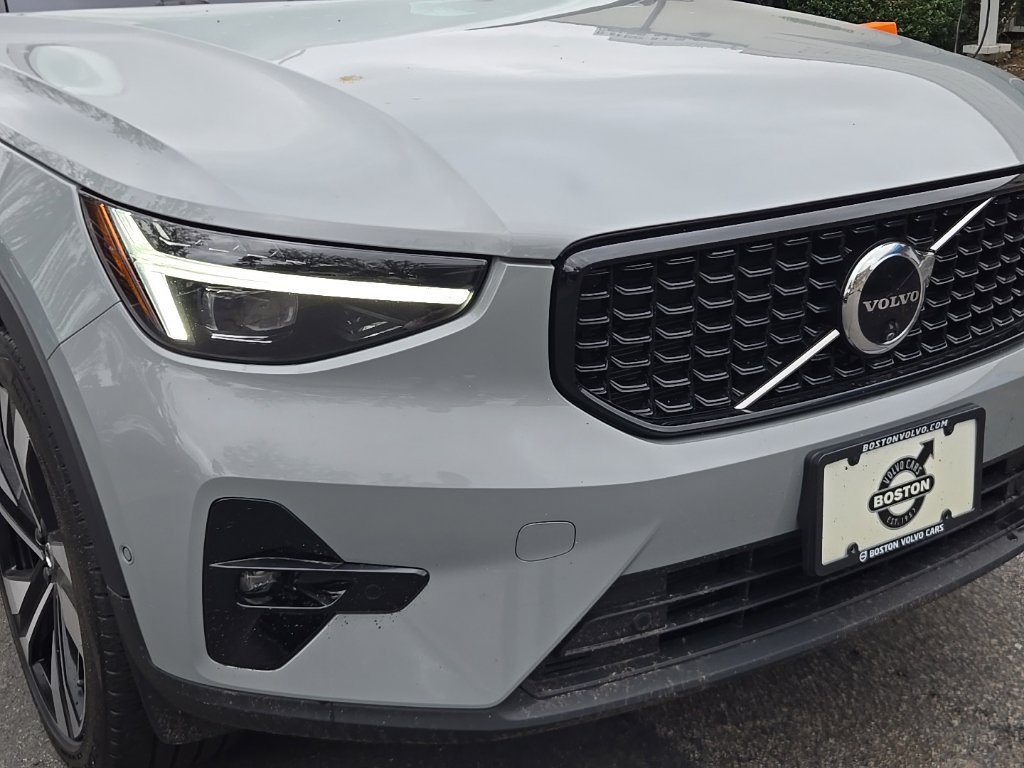 Certified 2025 Volvo XC40 B5 Ultra AWD/4WD image 5