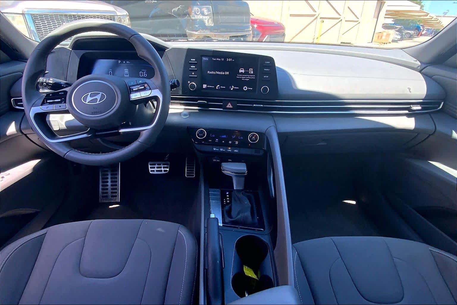 Used 2025 Hyundai Elantra Sport FWD image 16