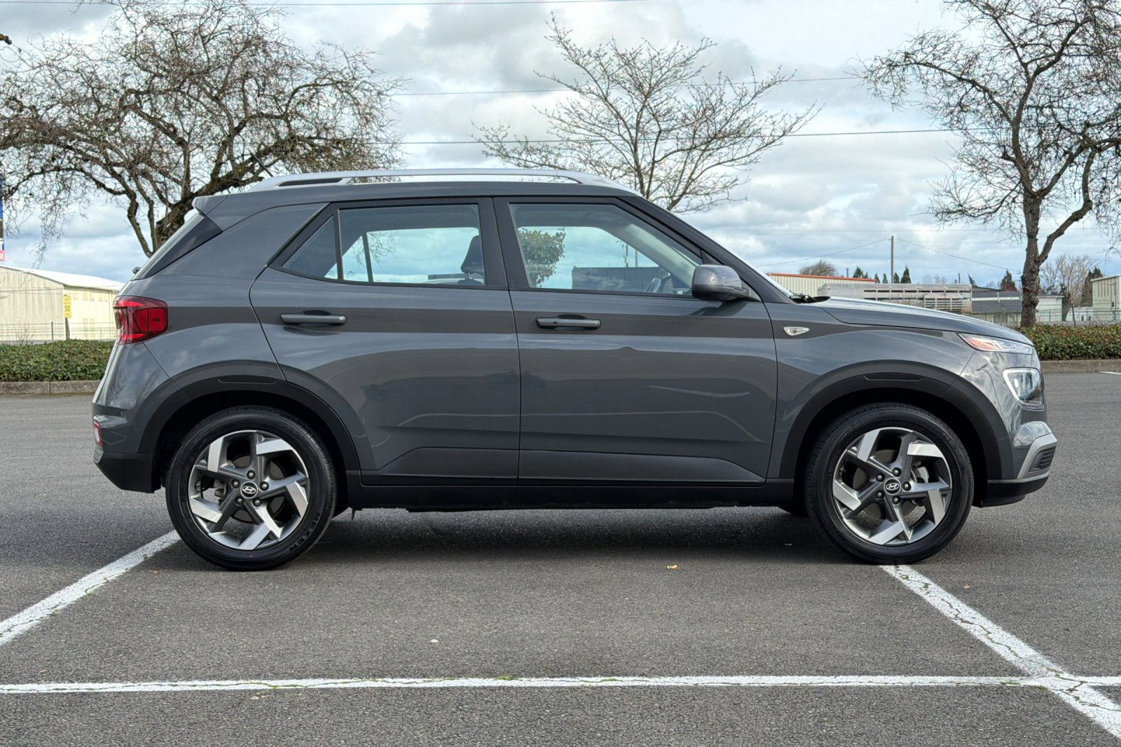 Used 2025 Hyundai Venue SEL image 3