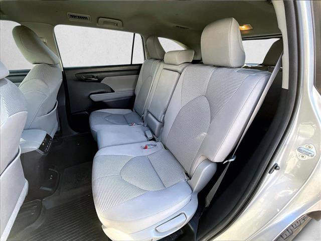 Used 2021 Toyota Highlander L image 28