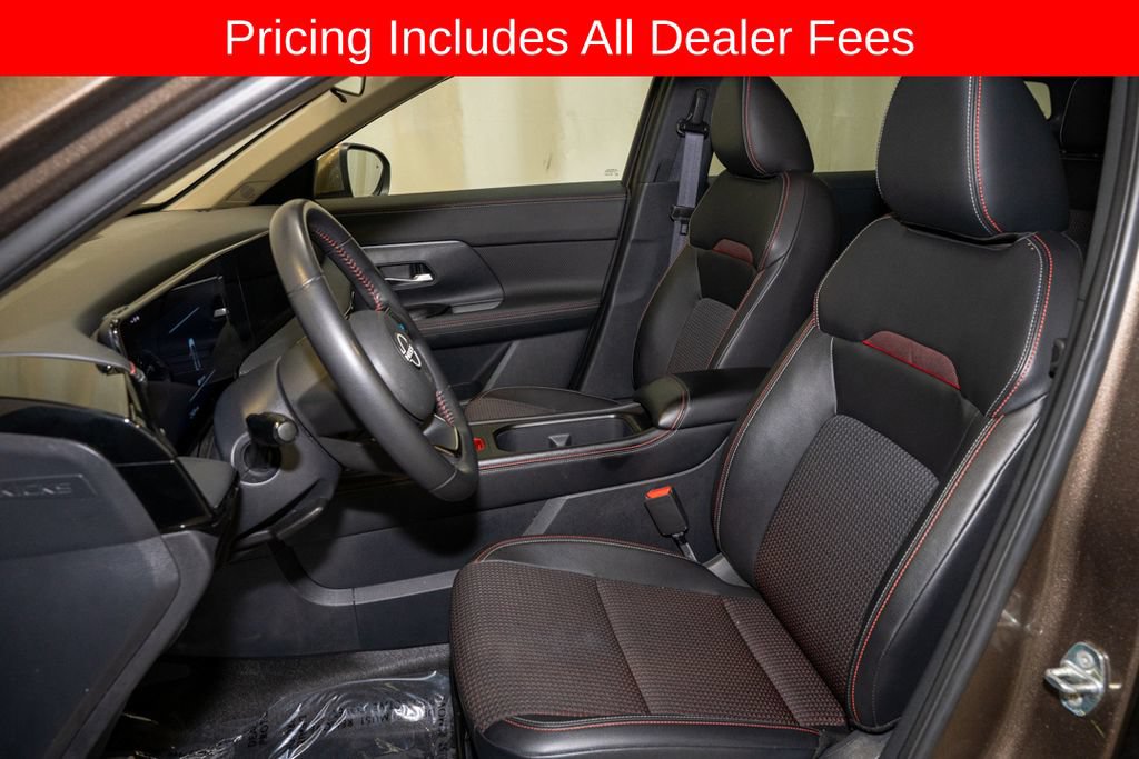 Used 2025 Nissan Kicks SR AWD/4WD image 10