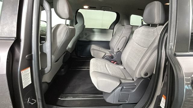 Used 2021 Toyota Sienna LE FWD image 27