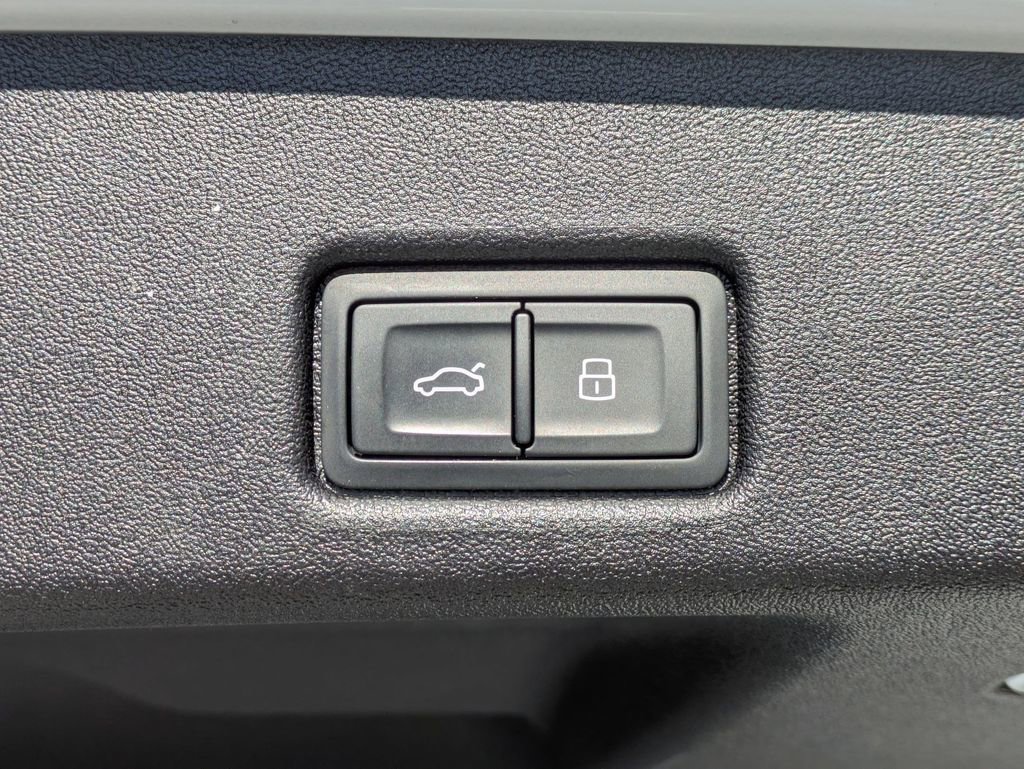 Certified 2025 Audi Q5 Premium w/ Convenience Package image 21
