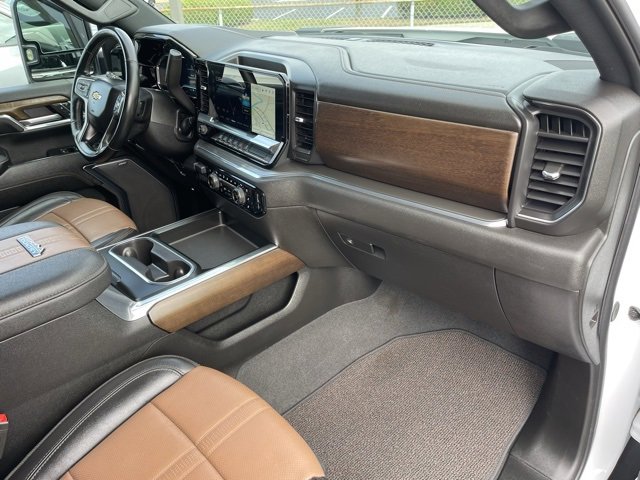 Used 2024 Chevrolet Silverado 3500 High Country image 12