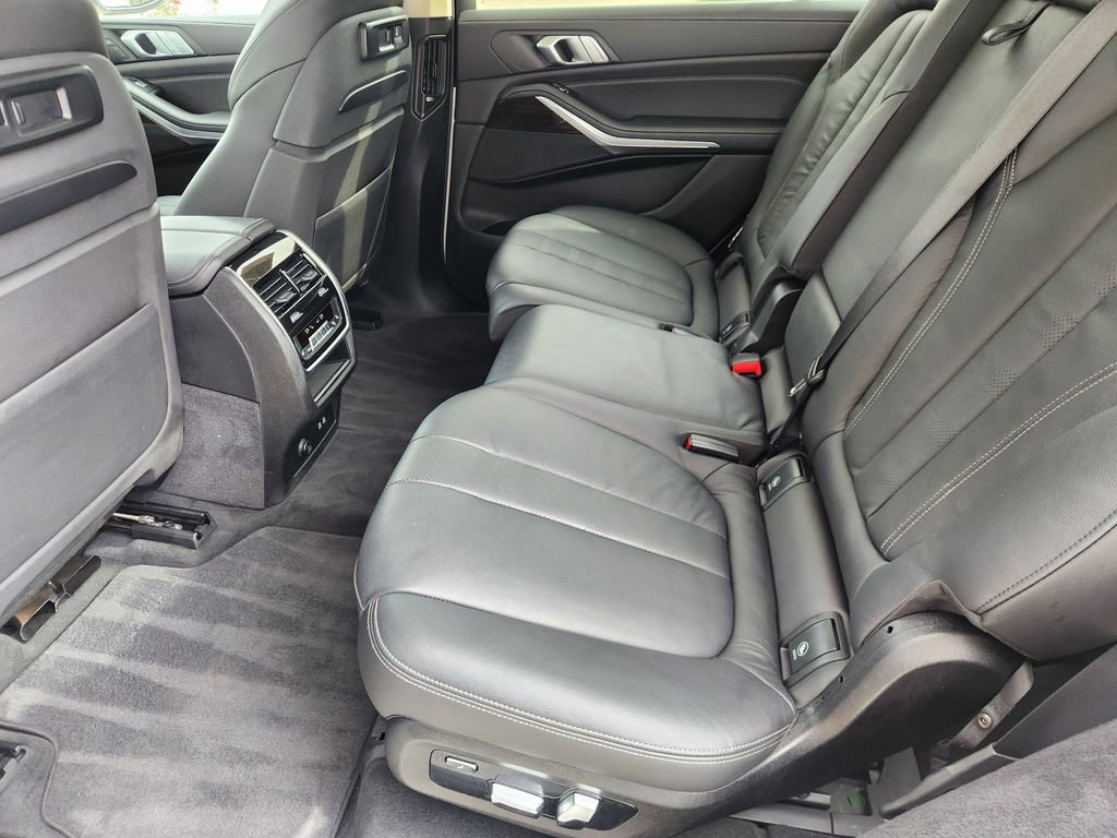 Used 2019 BMW X7 xDrive40i w/ Cold Weather Package image 32