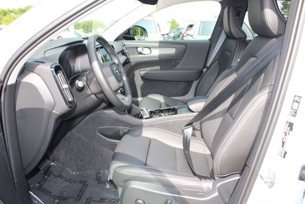 Used 2026 Volvo XC40 B5 Plus w/ Protection Package Premier AWD/4WD image 11