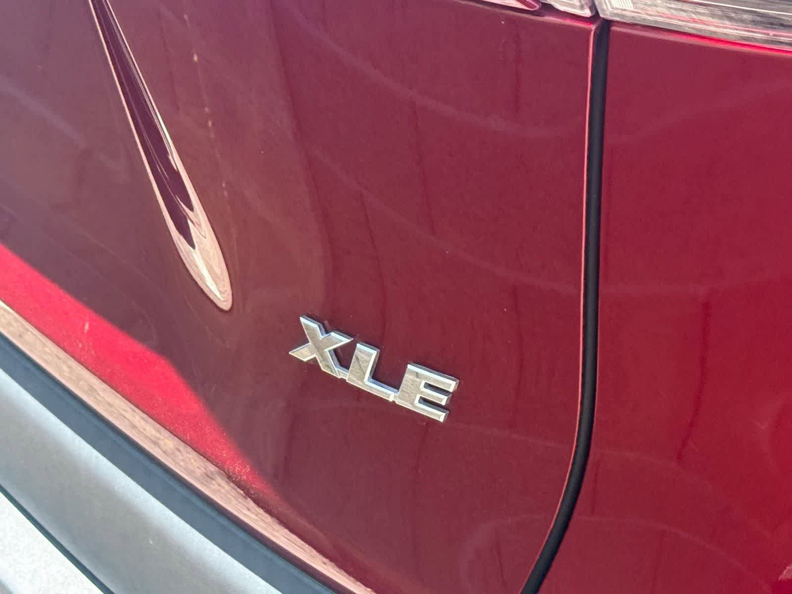Used 2021 Toyota RAV4 XLE w/ Convenience Package FWD image 10