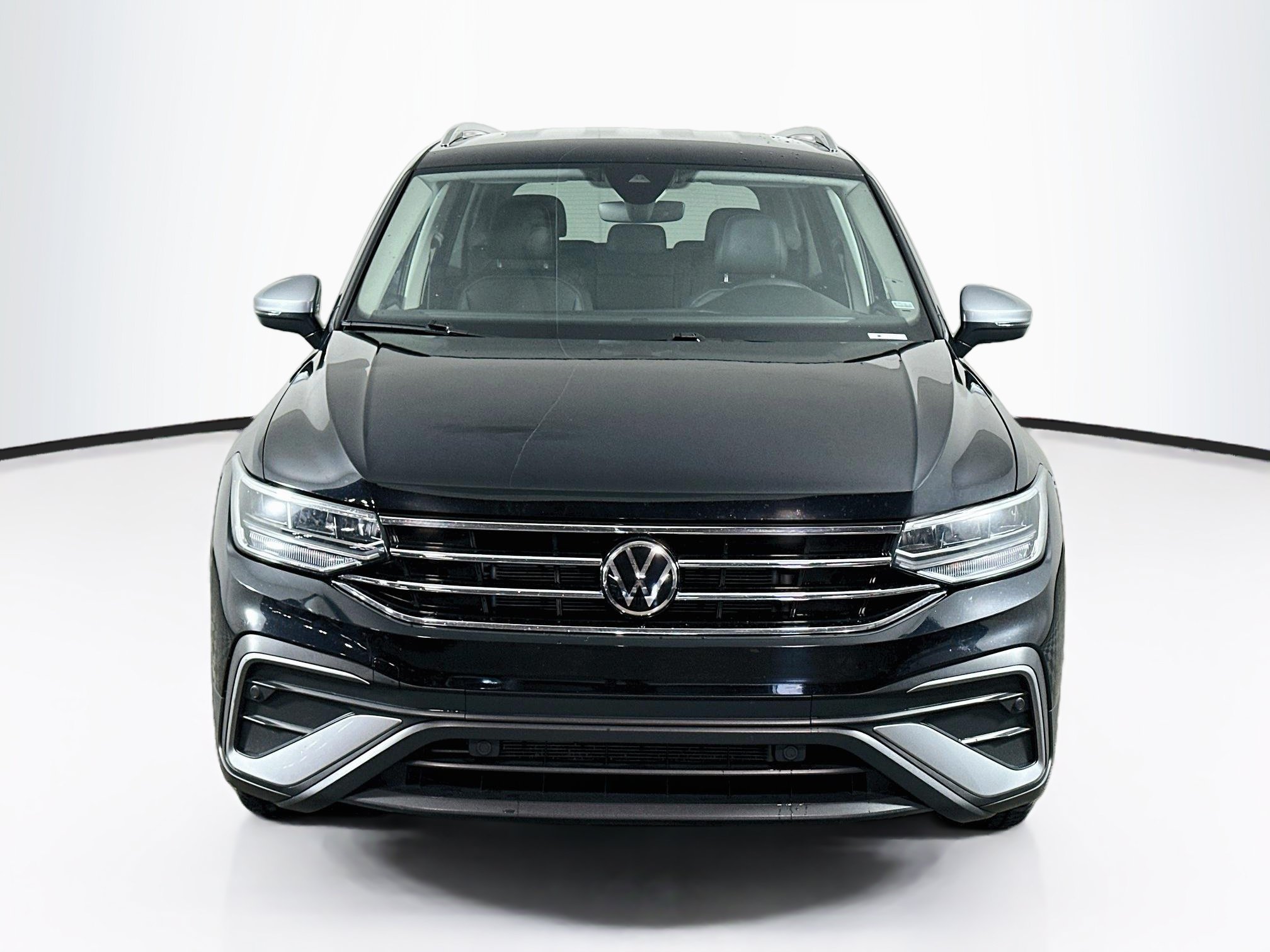Used 2024 Volkswagen Tiguan Wolfsburg Edition FWD image 2