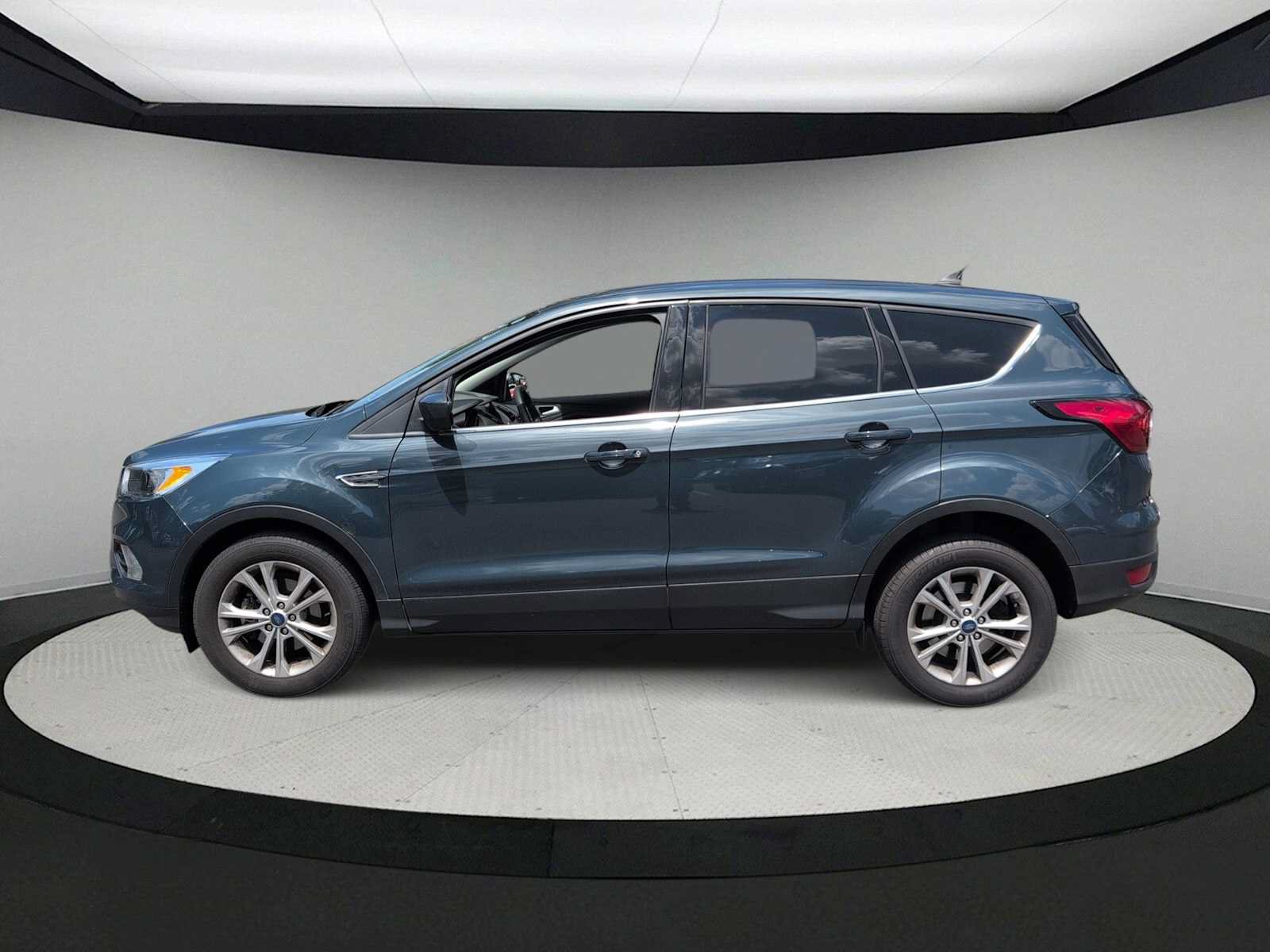 Used 2019 Ford Escape SE FWD image 5