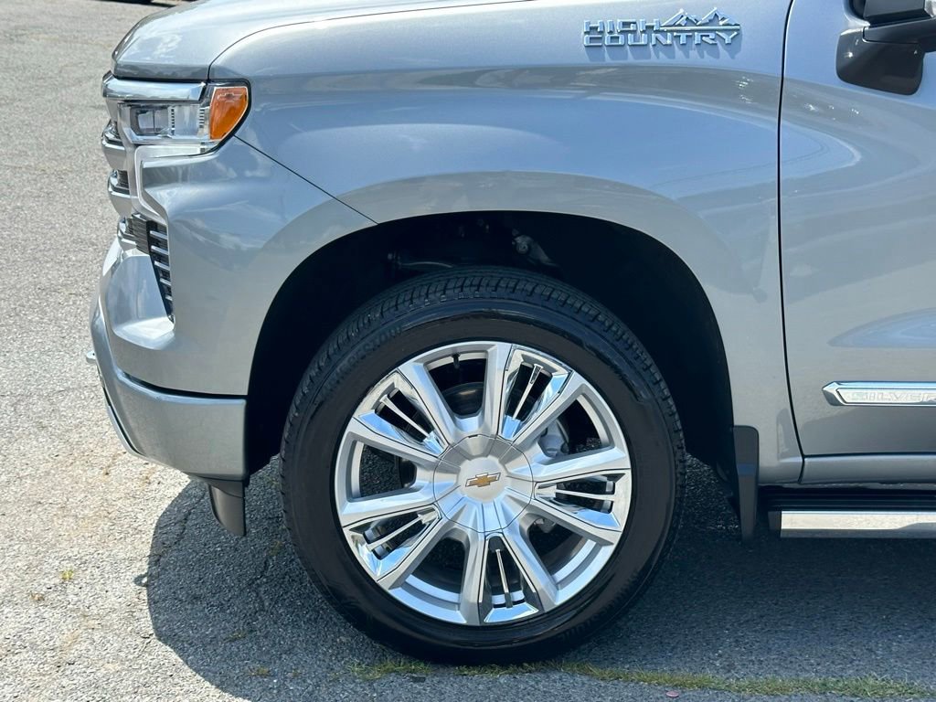 Used 2025 Chevrolet Silverado 1500 High Country w/ High Country Premium Package AWD/4WD image 43