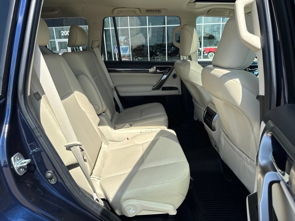 Used 2022 Lexus GX 460 Luxury w/ Sport Design Package AWD/4WD image 32