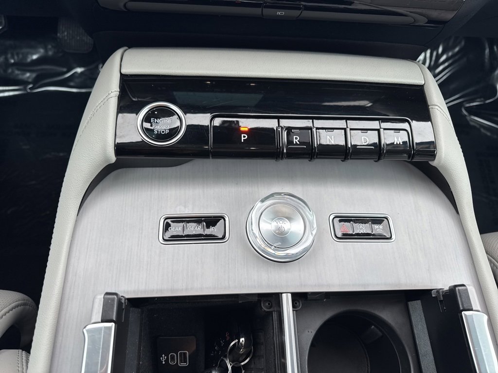 Used 2025 Lincoln Navigator L Reserve image 29