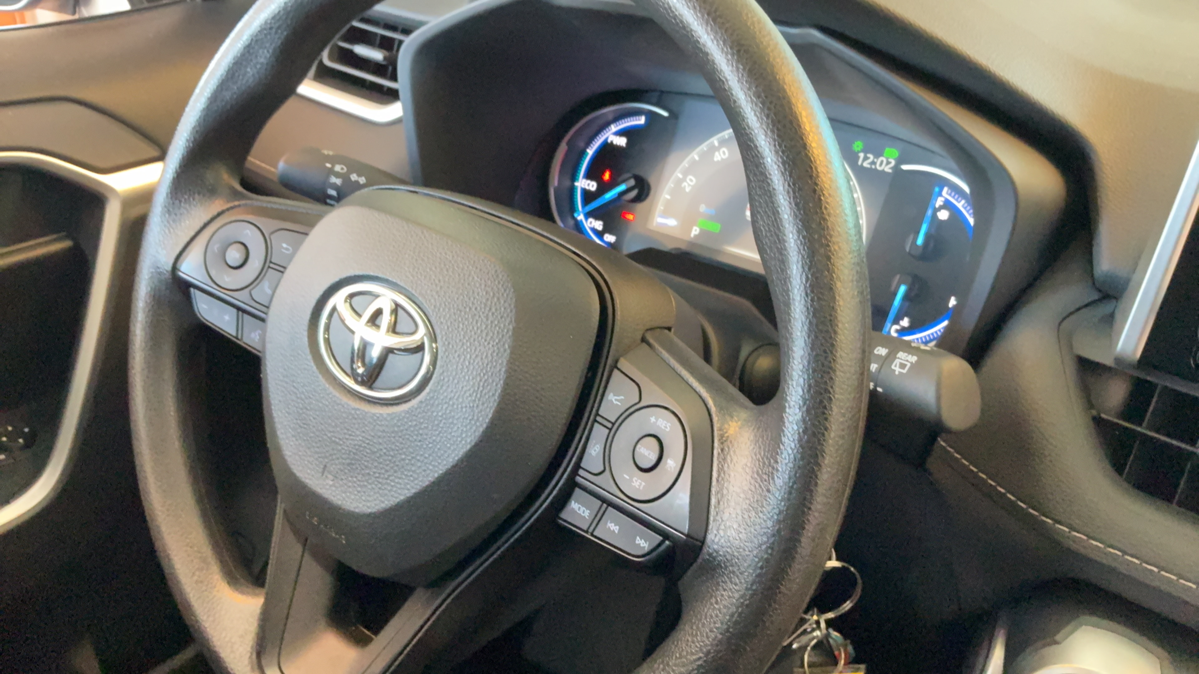 Used 2025 Toyota RAV4 LE AWD/4WD image 32