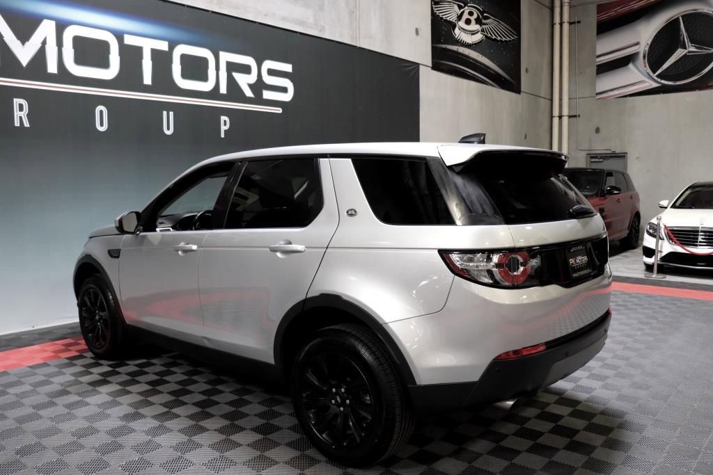 Used 2019 Land Rover Discovery Sport SE image 4