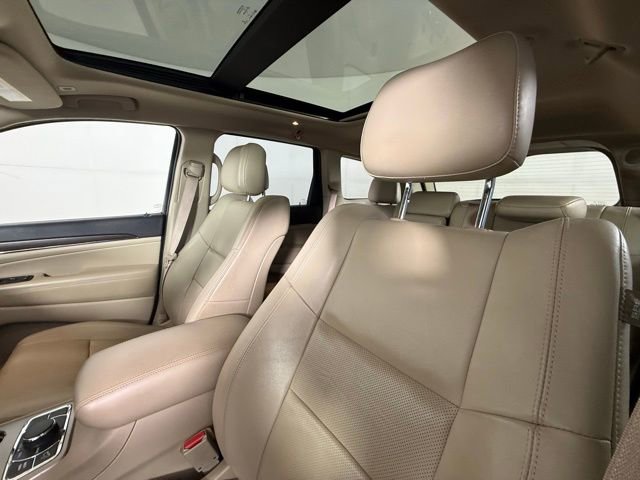 Used 2017 Jeep Grand Cherokee Limited w/ Luxury Group II image 7