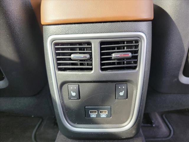 Used 2018 Chrysler 300 Limited RWD image 14