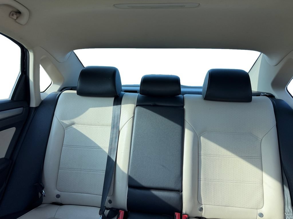 Used 2015 Volkswagen Passat TDI SE FWD image 11