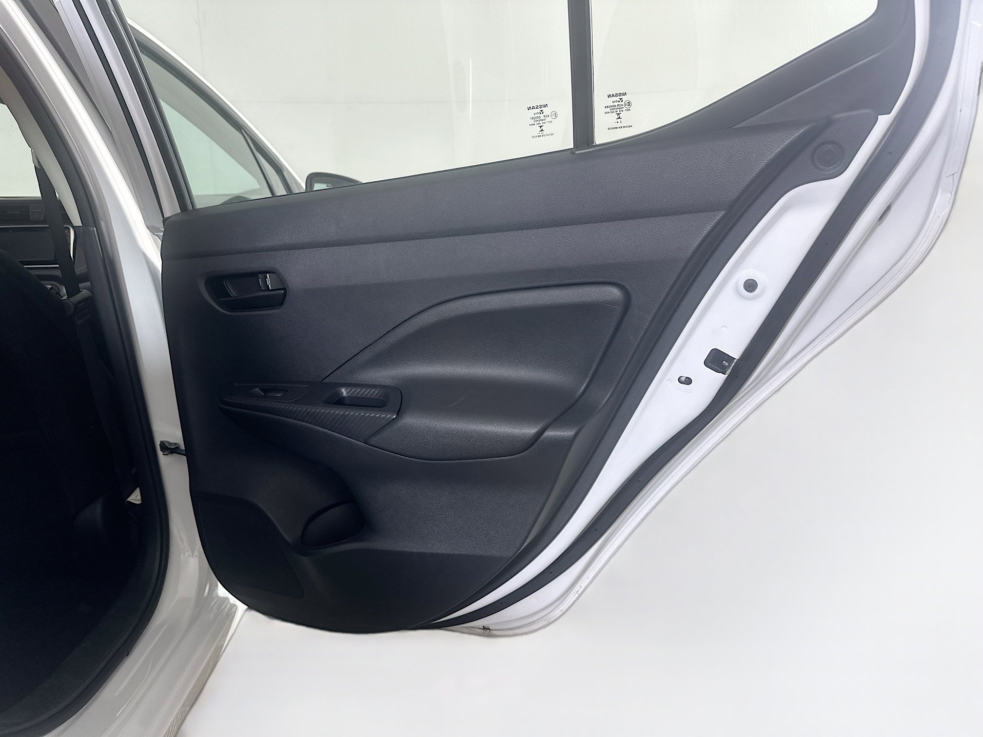 Used 2025 Nissan Versa S image 28