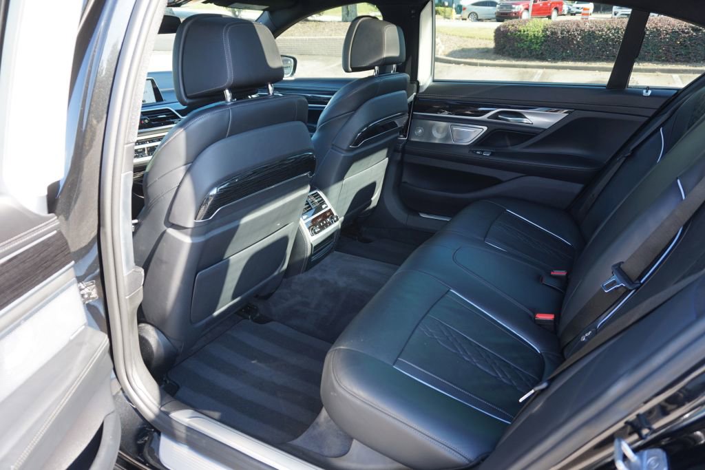 Used 2017 BMW 750i RWD image 19