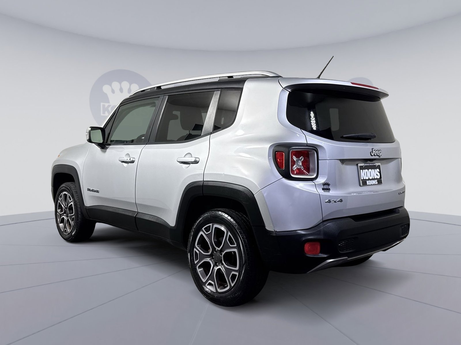 Used 2016 Jeep Renegade Limited image 4