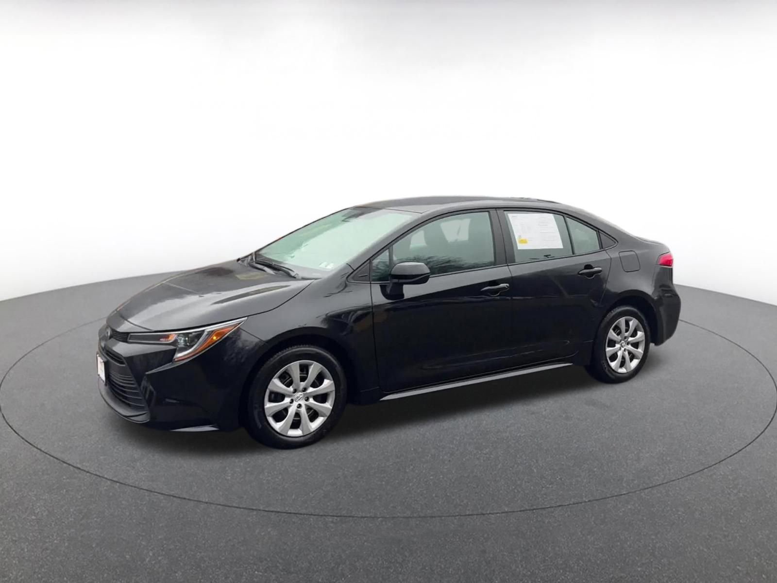 Used 2025 Toyota Corolla LE image 8