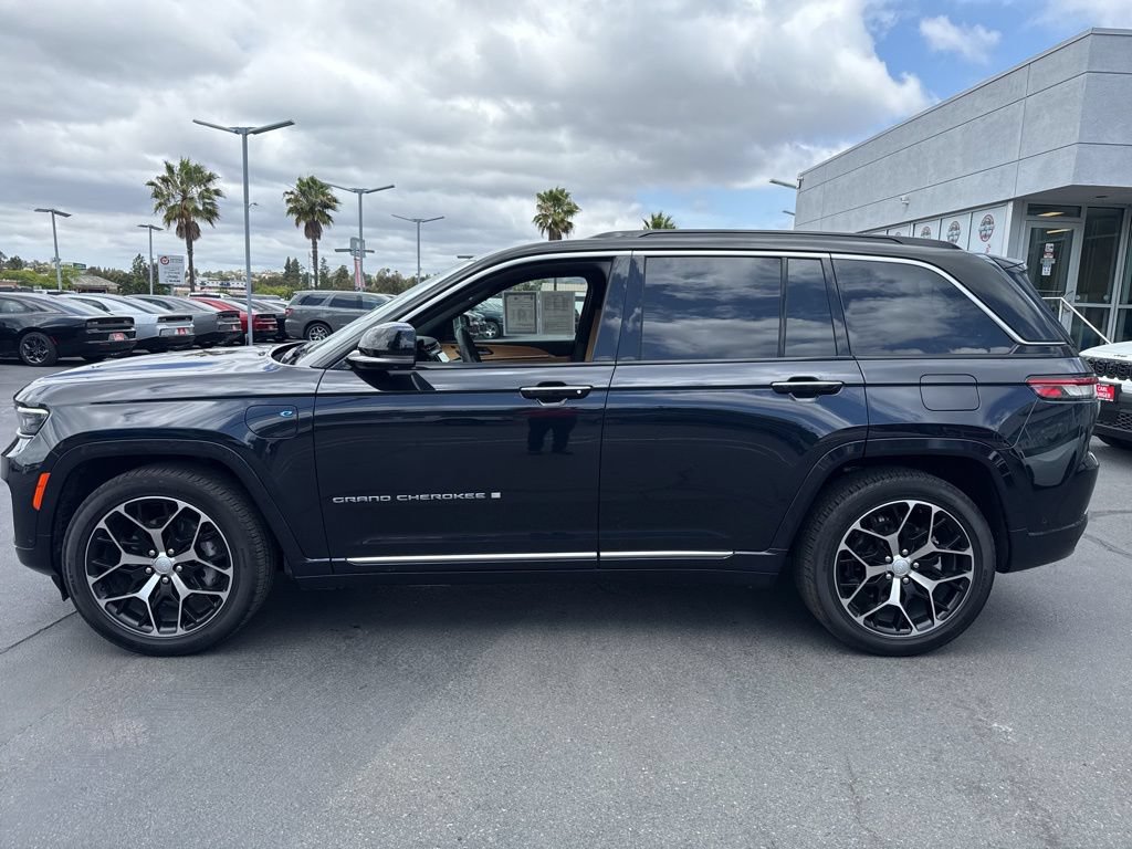 Used 2024 Jeep Grand Cherokee Summit AWD/4WD image 4