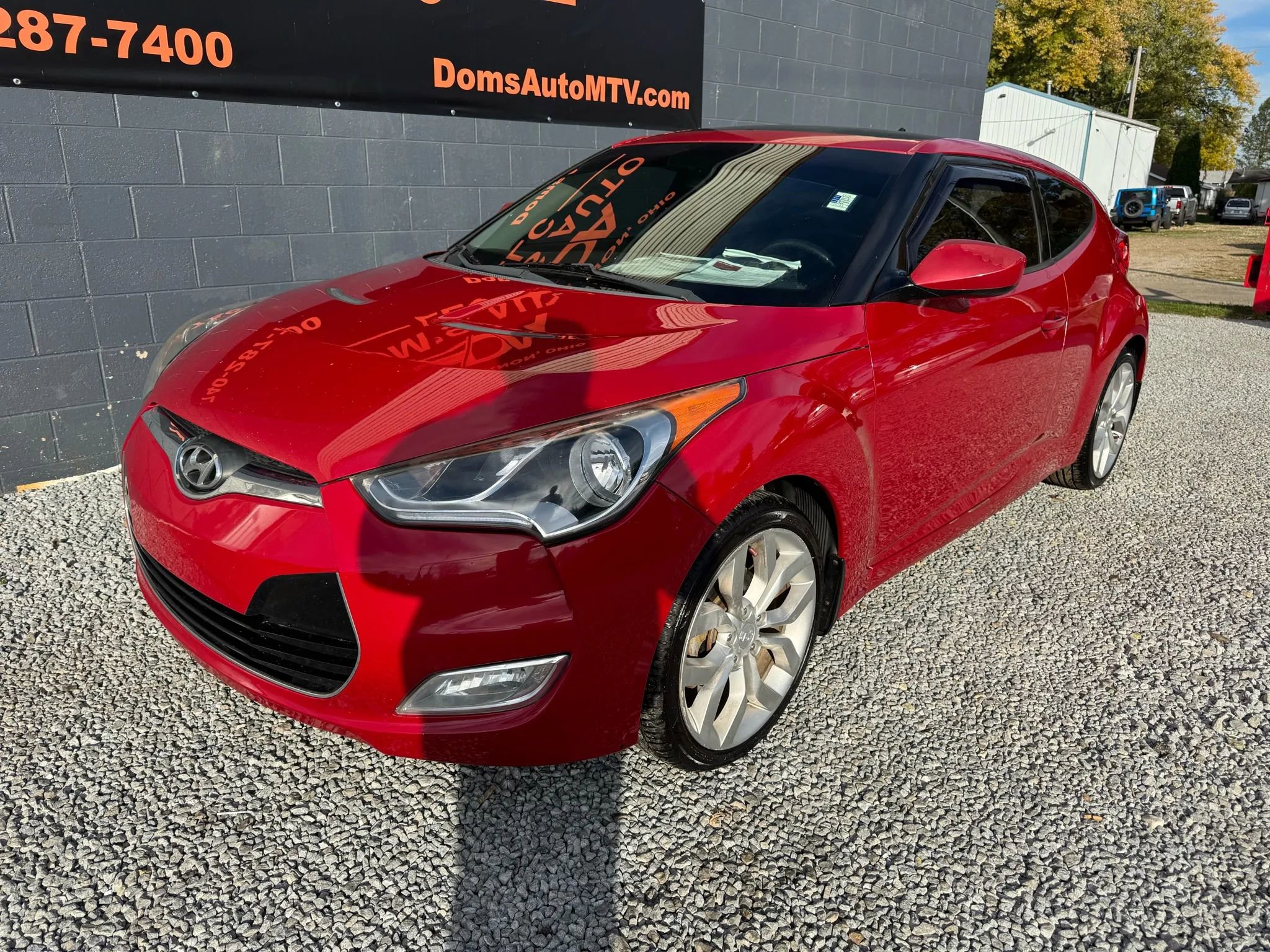 Used 2013 Hyundai Veloster w/ Style Pkg image 2