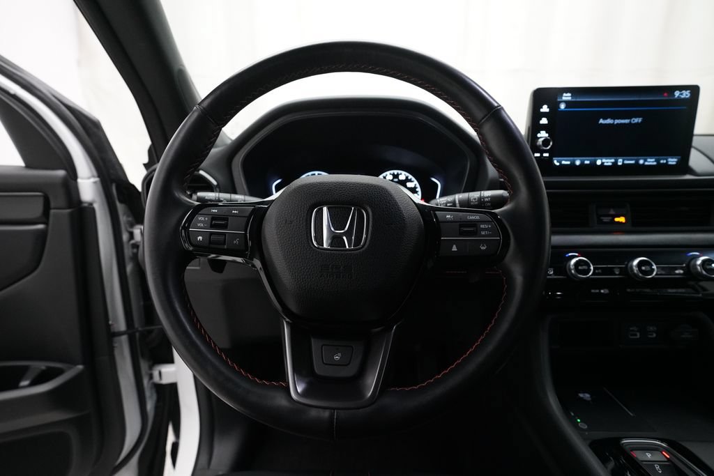 Certified 2025 Honda Pilot TrailSport image 4